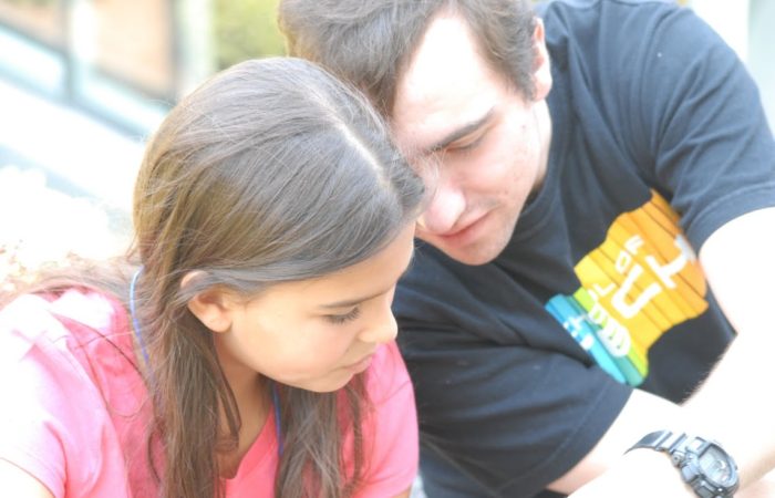 Academia de Tecnología para niños entre 6 y 16 años.